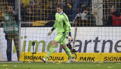  拜仁主场遭遇嘘声，球迷倒戈抗议管理层  