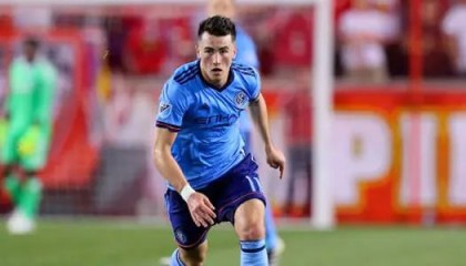  里尔队长红牌罚下致球队失榜首  